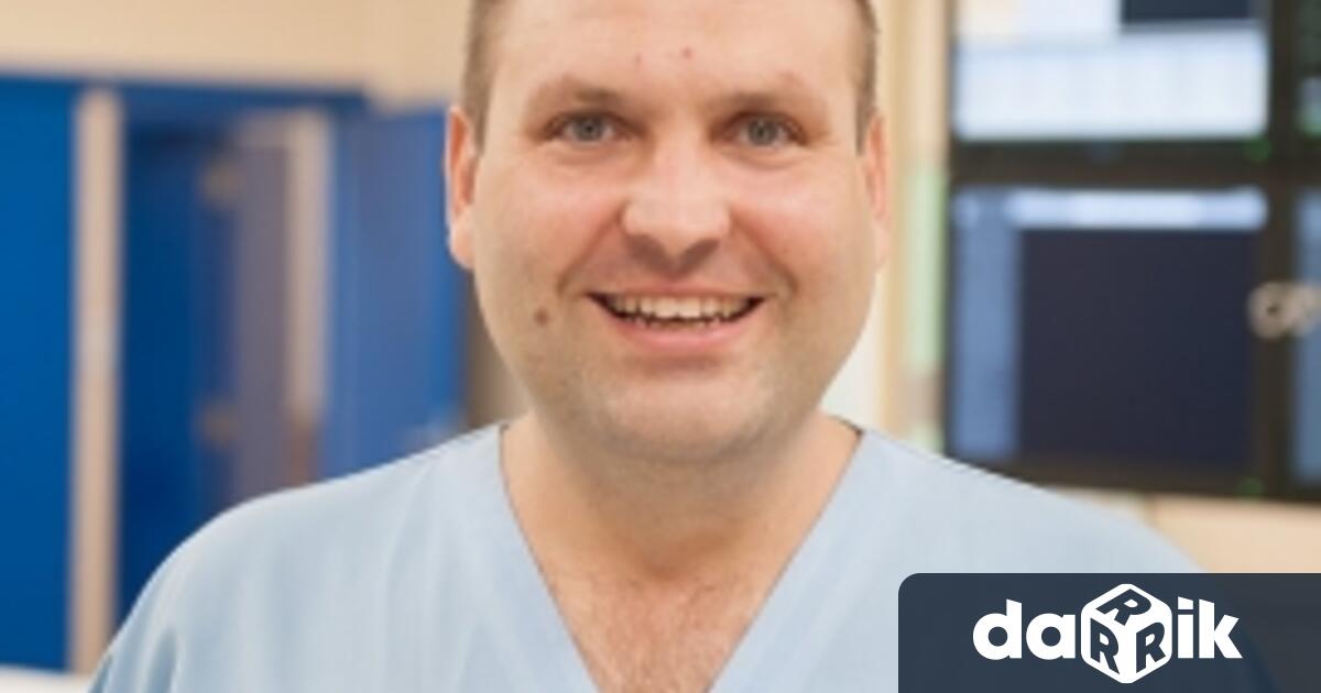 Д-р Валентин Христов е специалист по инвазивна кардиология. Завършва медицина