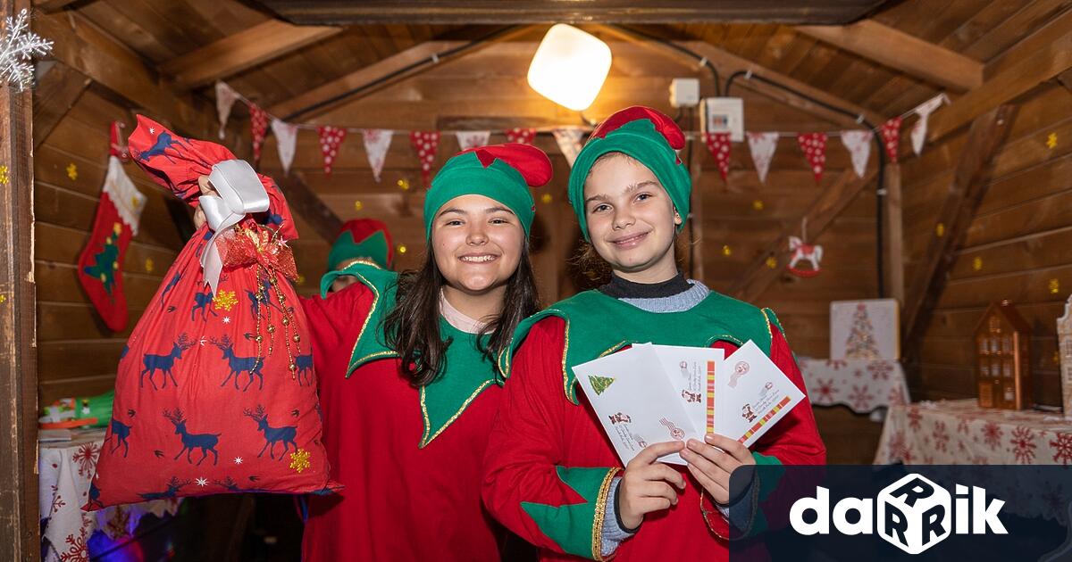 Коледна работилница за деца в димитровградската библиотека и цикъл коледни