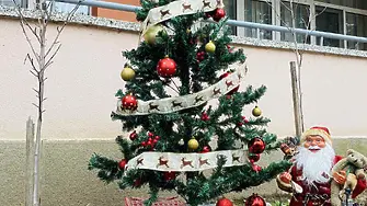 Детските градини в „Северен“ грейнаха с  Коледна украса