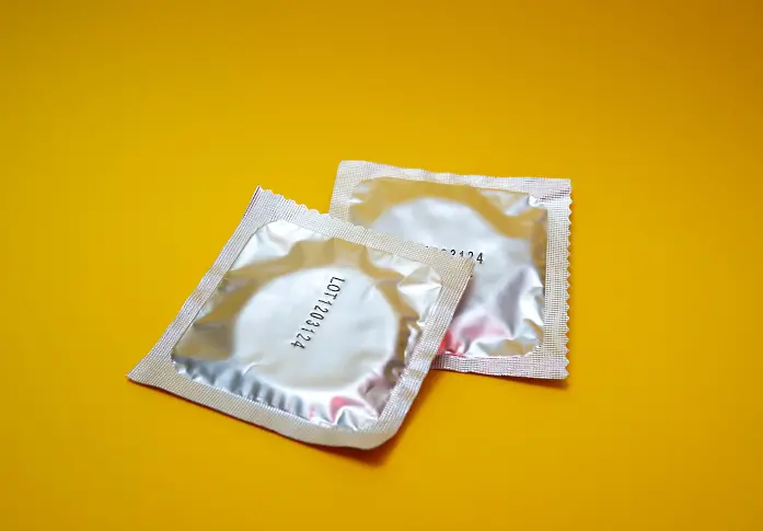 Франция прави презервативите безплатни за всички от 18 до 25 години