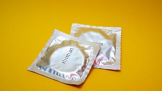 Младите хора във Франция ще имат безплатен достъп до презервативи