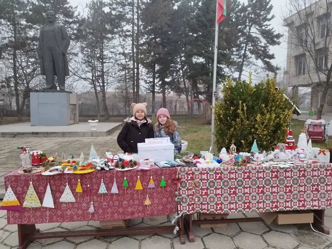 Благотворителен базар в с. Новград помага на малката Нурчи
