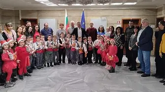 Коледарчета отидоха на гости на Областна администрация Враца
