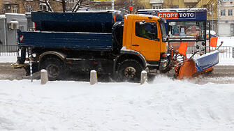 Във връзка със снеговалежа в София пътищата в града се