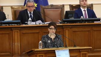 Започнаха дебатитепо избора на проектокабинета Габровски Десислава Атанасова председател на