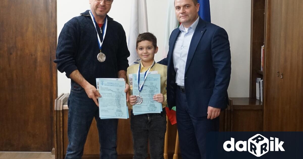 7-годишният Виктор Северинов, който стана вицесветовен шампион по бразилско джу-джицу
