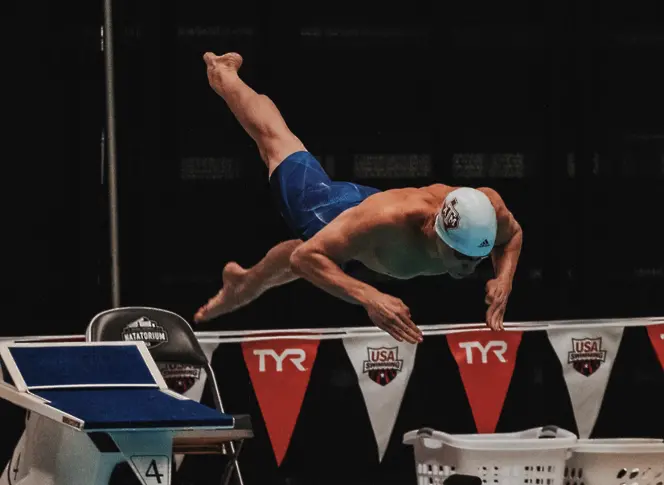 Варненец с престижното 14-то място на Световното по плуване