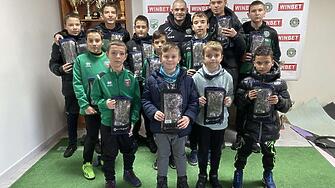 Капитанът на Ботев Красимир Костов направи коледен подарък на децата