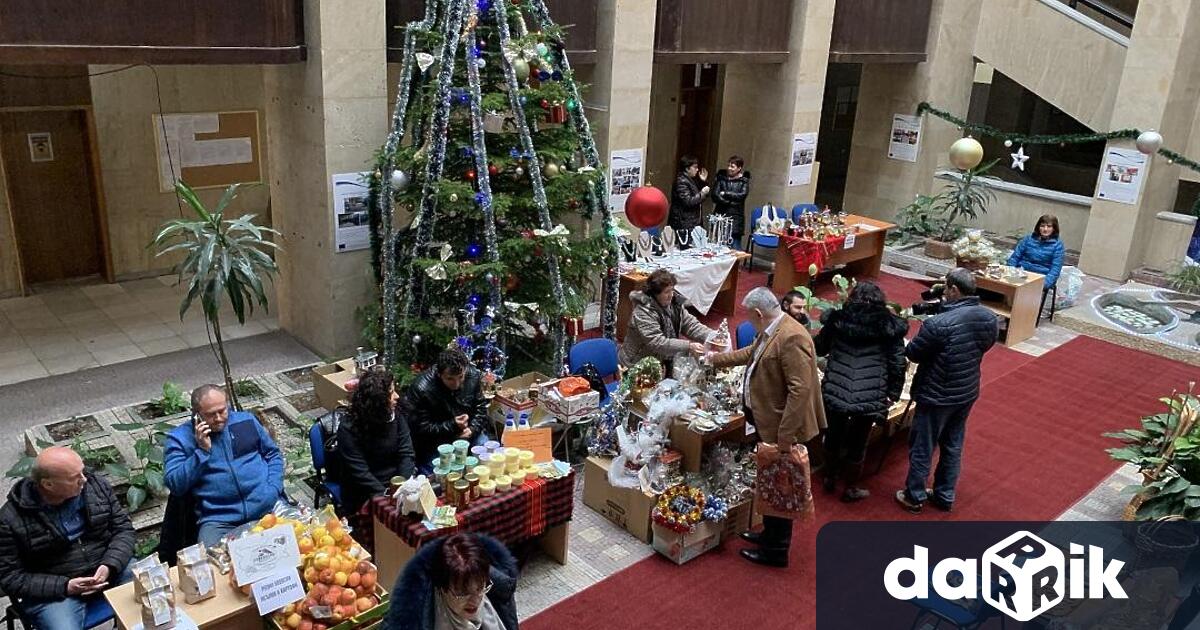 Новогодишен базар на производители от Родопите откриха в Атриума на