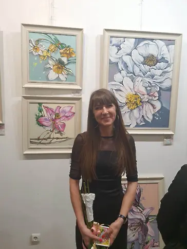 „Хороскоп от цветя“, първа самостоятелна изложба за сливенска художничка