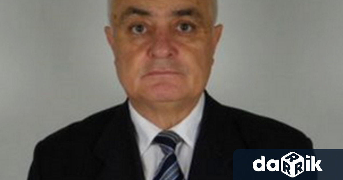 Роден е на 16.04.1950 г. в с. Драгойново, област Пловдивска.