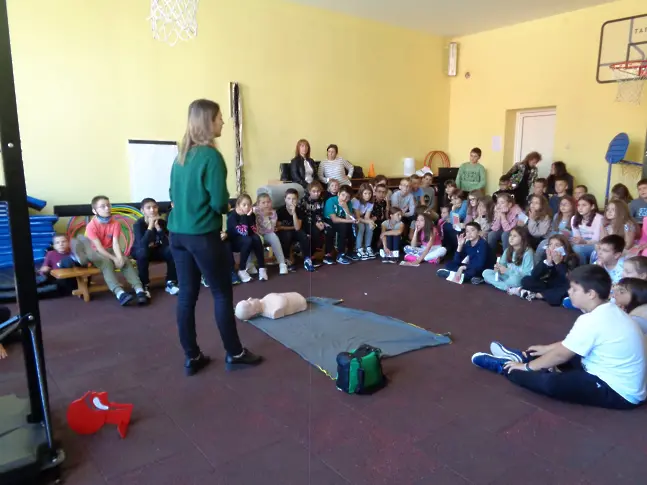 Повече от 4 000 ученици от Враца и областта ще знаят да оказват първа помощ