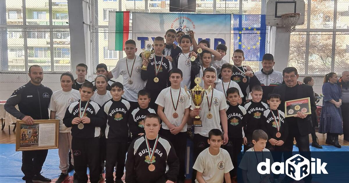 Снимка: 5 златни медала спечелиха борците от СКБ “ Васил и Георги Илиеви”