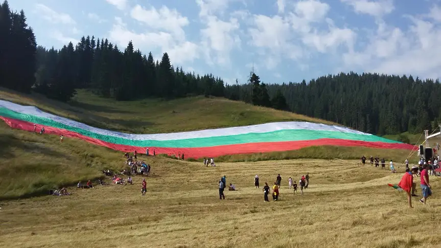 Голямото Роженеско знаме от 2019-та ще се превърне в 11 100 по-малки български флага