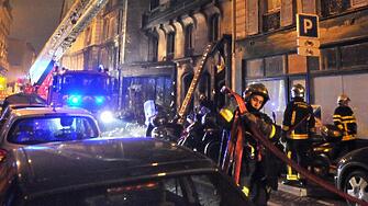 Десет души включително пет деца са загинали при пожар в