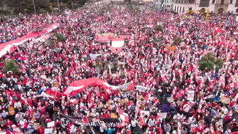 Броят на жертвите от протестите в Перу нарасна до 8 (видео)