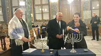 Еврейската общност посреща тази вечер един от най-големите празници - Ханука