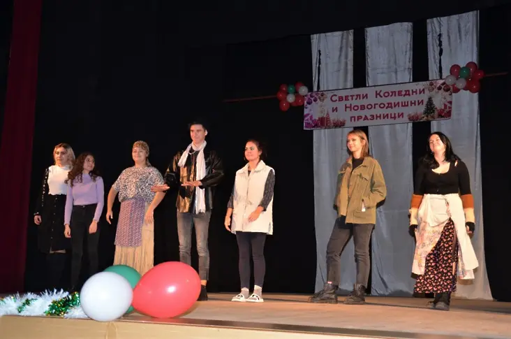 Гимназията с преподаване на чужди езици във Видин представи коледен спектакъл