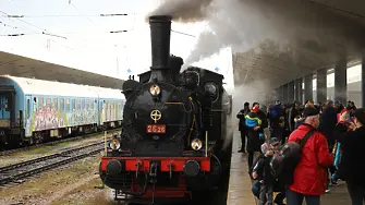 Най-старият парен локомотив ще подкара Коледен влак