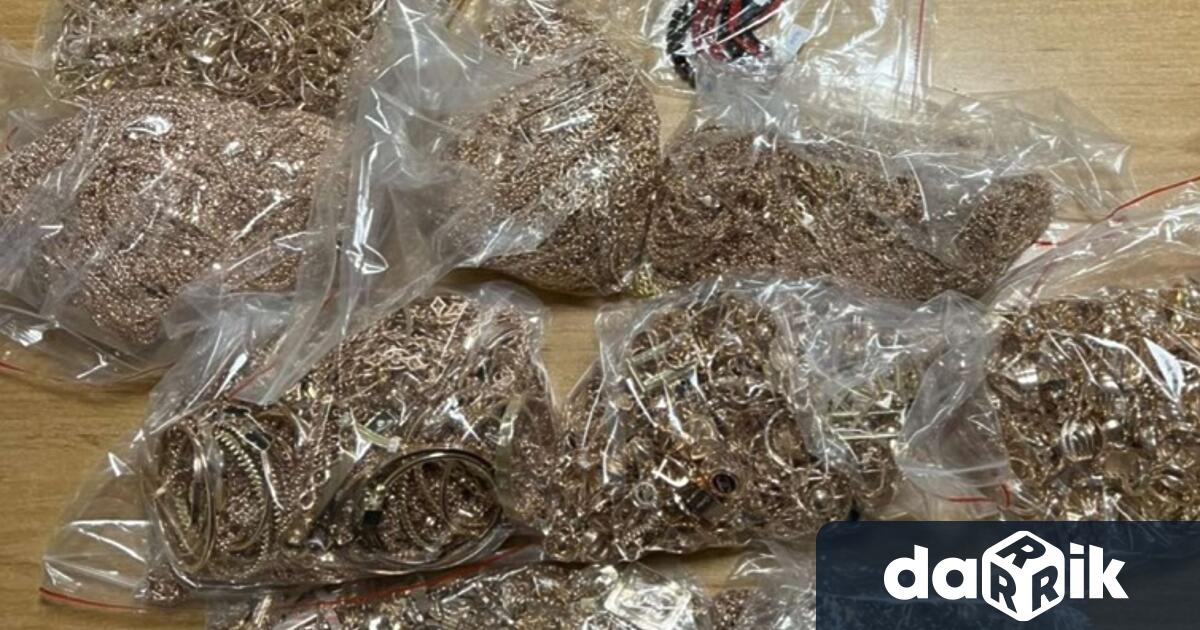 Митнически инспектори в Лесово спряха контрабанда на близо 12 кг