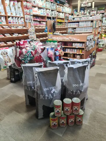 "Коледа в Глушка" събра над 200 кг кучешка храна за животните в приюта "Улични сърца"