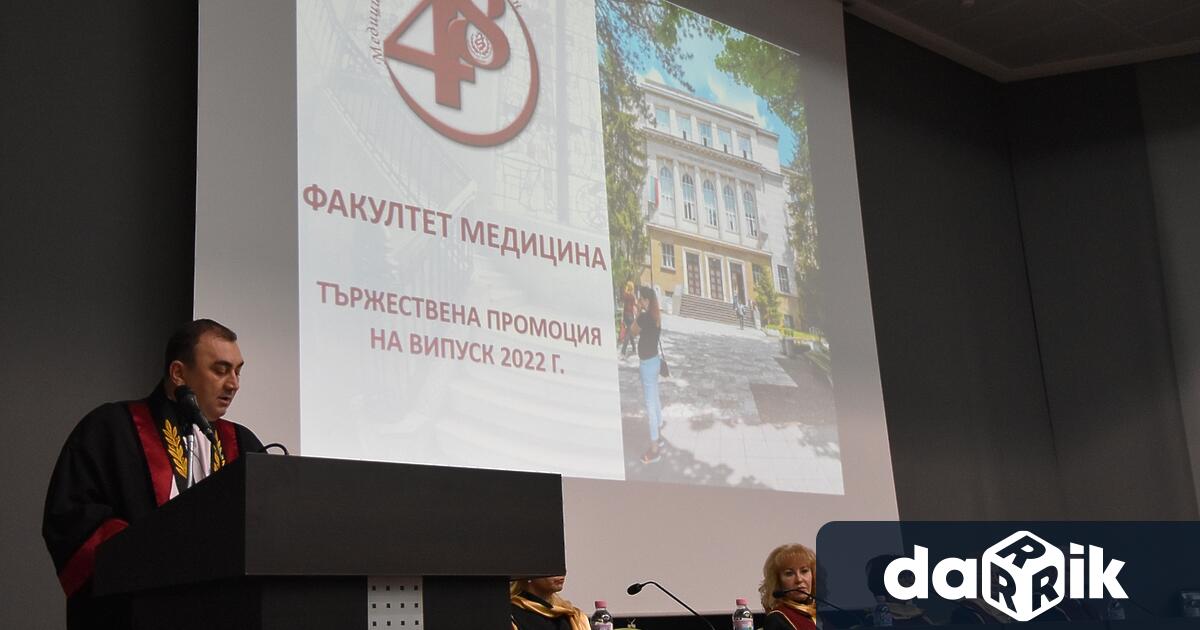 Снимка: 100 абсолвенти от Випуск 2022 на МУ-Плевен получиха дипломите си
