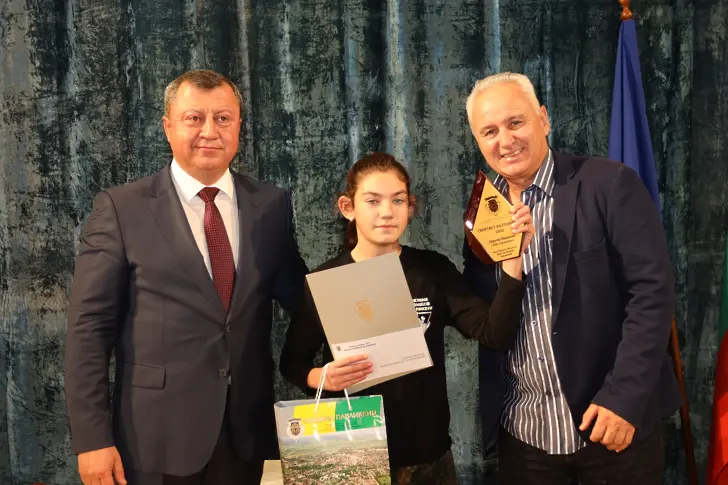 Състезателят по муай тай Зарина Иванова е „Спортист на годината“ в Павликени