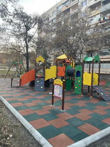 Нова детска площадка зарадва децата в „Северен“