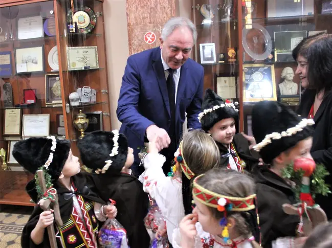 Коледари пяха и наричаха за здраве в Община Плевен