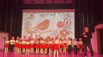 Деца и ученици от Враца представиха  стихове и песни за Коледа 