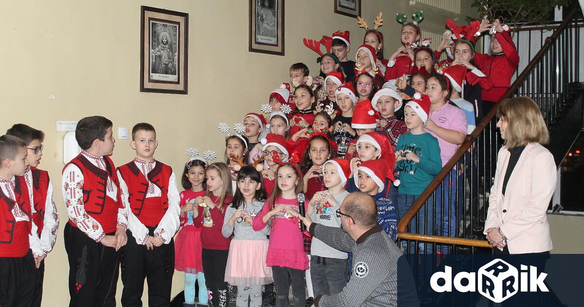С тържествен Коледен концерт учениците от СУ Никола Вапцаров в