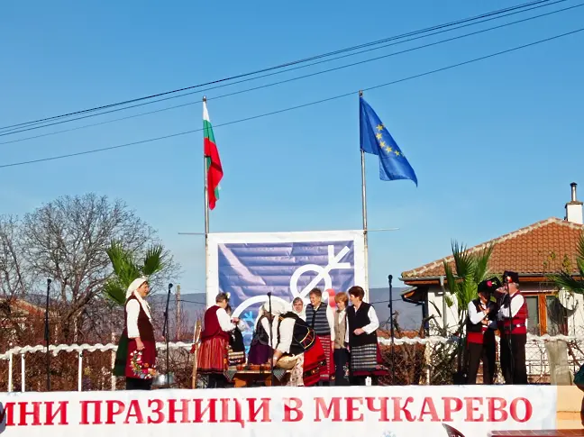 20 формации от страната си дадоха среща в традиционния събор „Зимни празници“ в Мечкарево