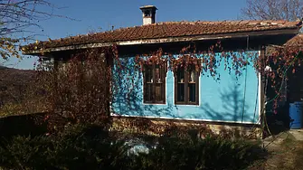 Филолог от Бургас възстановява стари къщи в Дряновски Балкан