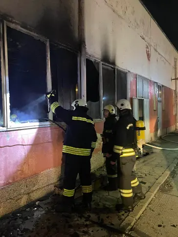 Вътрешно тяло на климатик предизвика пожар в гара Разпределителна