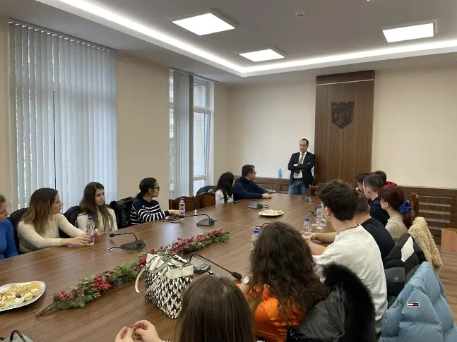 Младежи представиха визията си за развитието на Враца