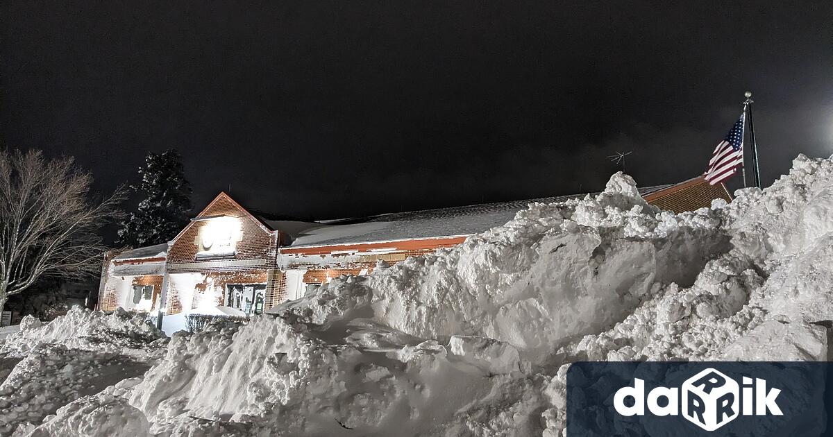 Бъфало, щата Ню Йорк, се сблъсква с най-разрушителната снежна буря