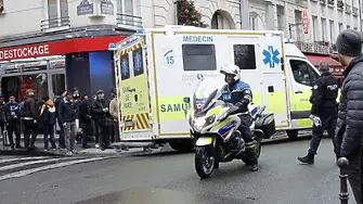 „Ужасна паника“: Двама убити и няколко ранени при стрелба в центъра на Париж (снимки)