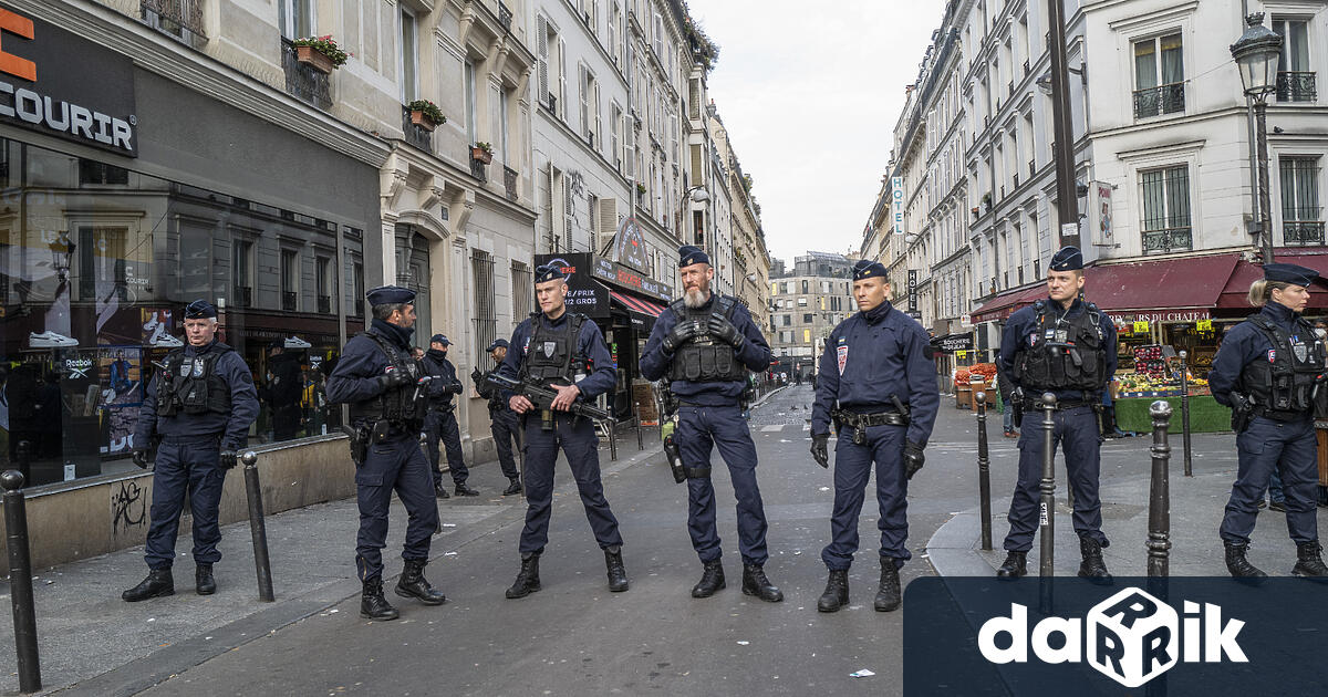 Въоръжен мъж откри стрелба в центъра на Париж като уби