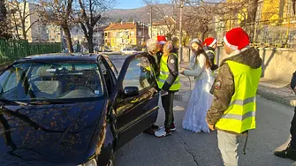 Дядо Коледа, Снежанка и джуджета участваха в полицейска акция