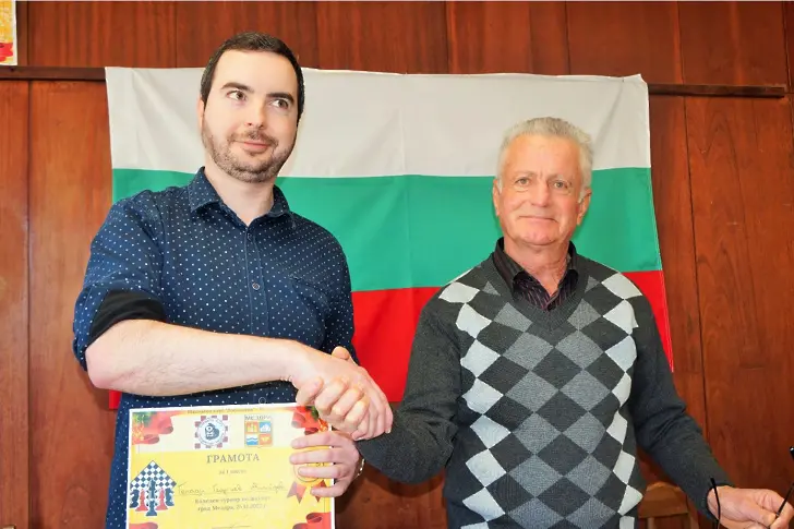  Генади Димитров спечели традиционния коледен турнир по блиц в Мездра