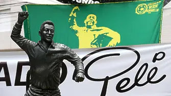 „Ти си вечен“: Бразилия са сбогува с Пеле на стадиона в град Сантос
