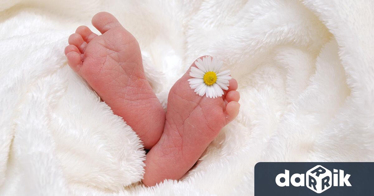 Първото бебе за годината във Варна се роди в АГ