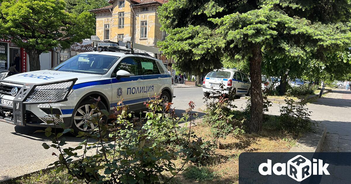 ВРУ Кюстендил е заявено повреждане на 2 автомобила на ул.