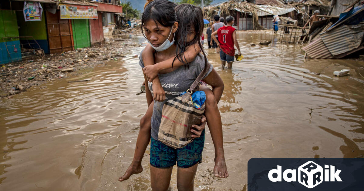 Проливни дъждове и наводнения които опустошиха части от Филипините презколеднияуикенд