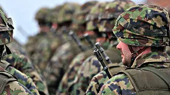 Българската армия търси поне 500 военни