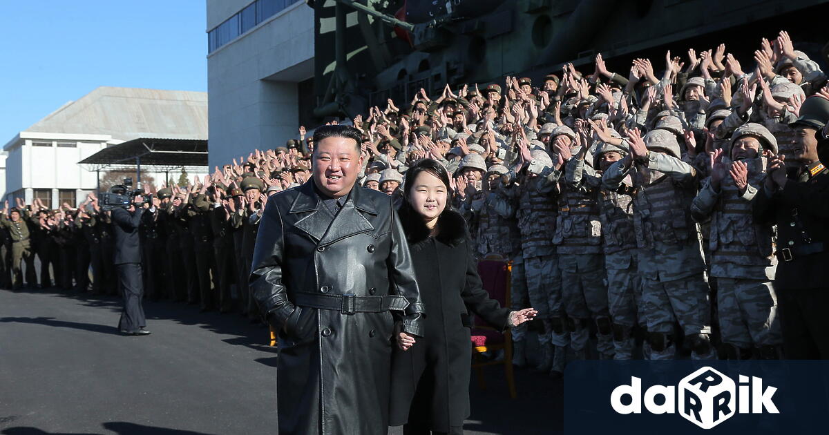 Севернокорейският лидер Ким Чен Ун посети завод за балистични ракети