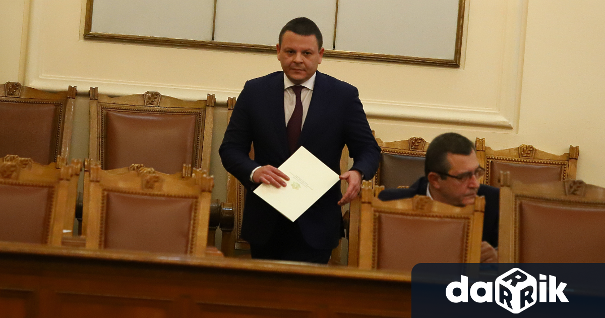 Служебното правителство с критики към кабинета Петков за Плана за
