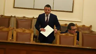 Служебното правителство с критики към кабинета „Петков” за ПВУ (обзор)