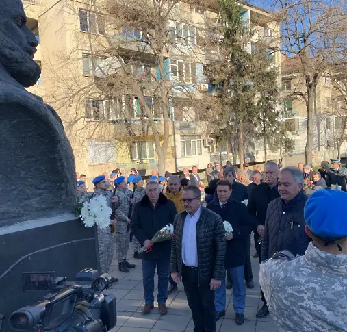 Плевен отбеляза 175 г. от рождението на Христо Ботев/СНИМКИ/ 