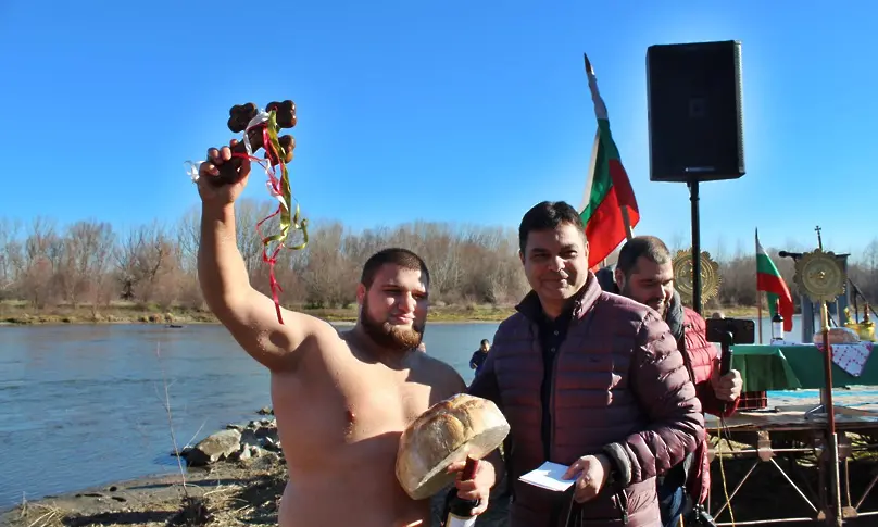 Борец надви 21 за Кръста в Димитровград